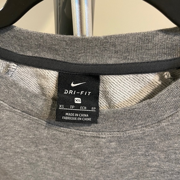NWOT Nike Cropped Sweater - Picture 5 of 5
